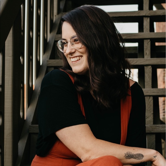 Meet your Posher, Abbey - Picture 1 of 2